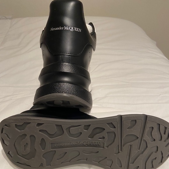 Sneakers - Picture 2 of 5